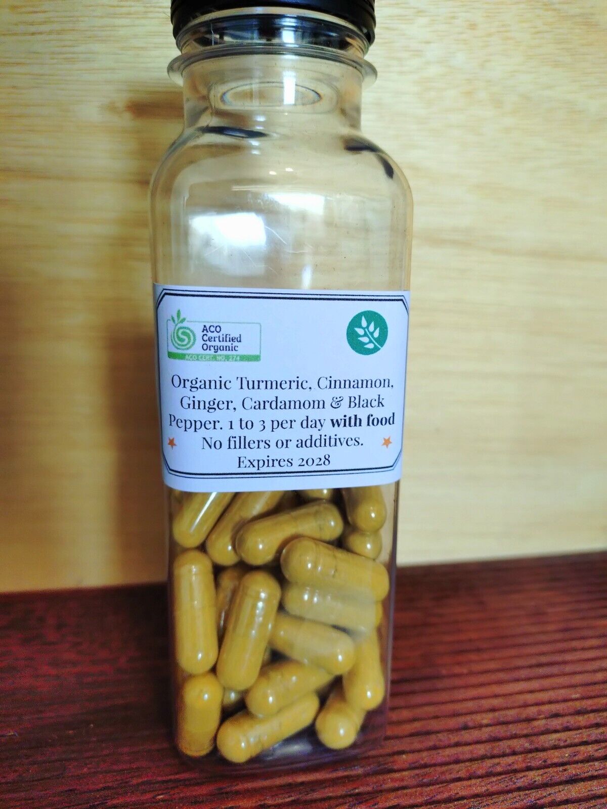 500mg Organic Turmeric, Cinnamon, Ginger, Cardamom & Black Pepper Capsules in a bottle