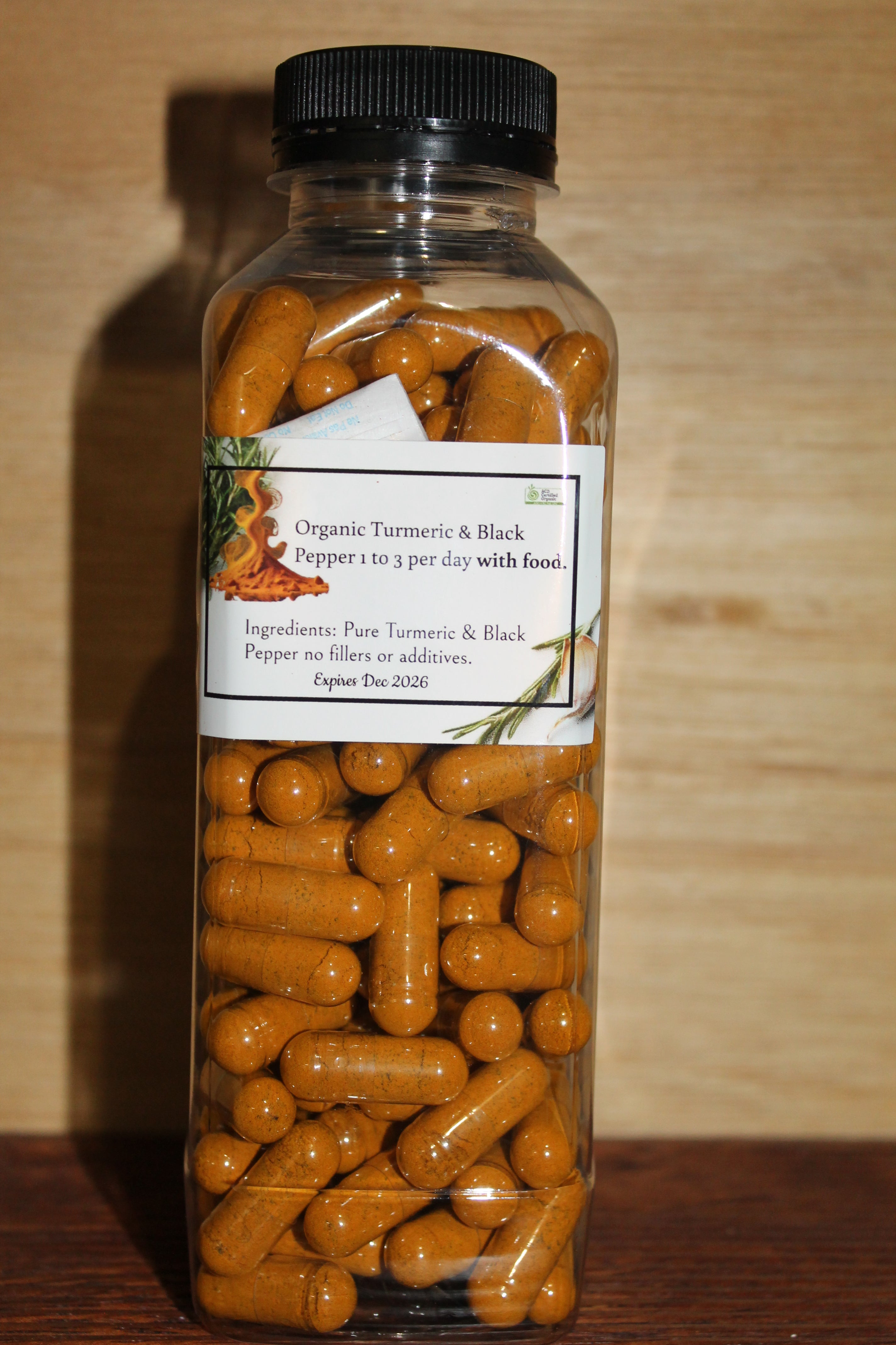 Organic turmeric and black pepper capsules